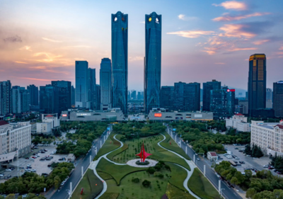 南昌綠地中心 品質(zhì)運營管理 構(gòu)建城市封面